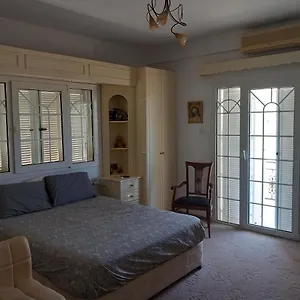 https://vasilis-house.larnacahotels.org