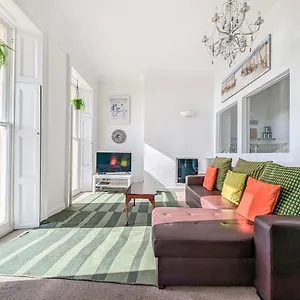 https://marine-parade-sea-view-by-brighton-holiday-lets.brighton-hotels-england.com